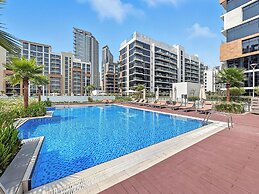 Cozy 1BR with Balcony Views