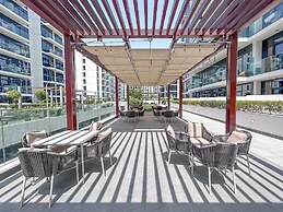 Cozy 1BR with Balcony Views