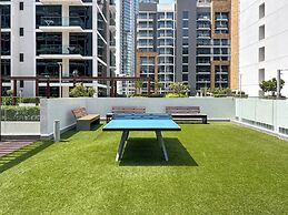 Cozy 1BR with Balcony Views