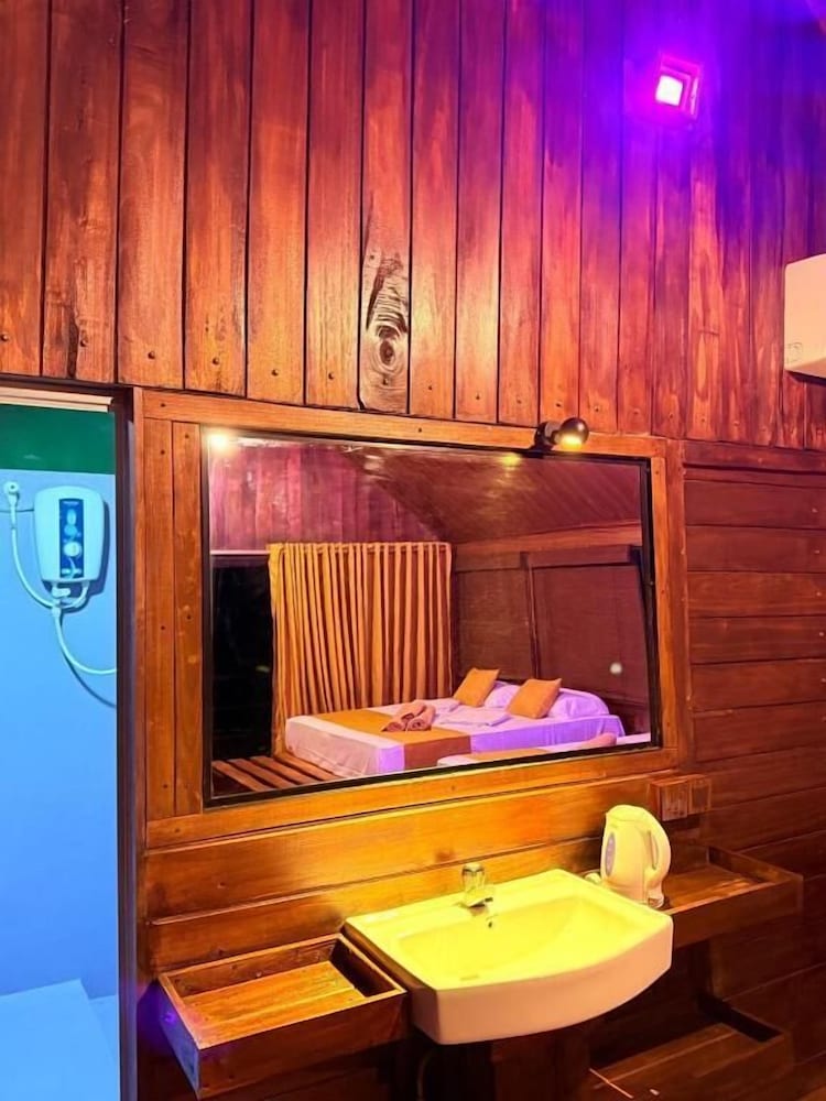 Kolla Watersong Eco Cabana resort