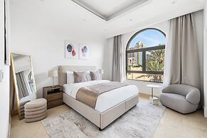 5BR M Private Villa Direct Beach Access