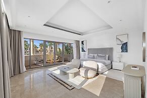 5BR M Private Villa Direct Beach Access