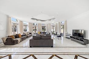 5BR M Private Villa Direct Beach Access