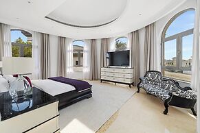 5BR M Private Villa Direct Beach Access