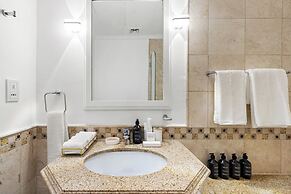 5BR M Private Villa Direct Beach Access