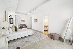 5BR M Private Villa Direct Beach Access