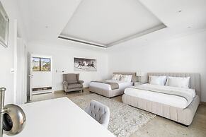 5BR M Private Villa Direct Beach Access