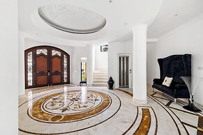 5BR M Private Villa Direct Beach Access