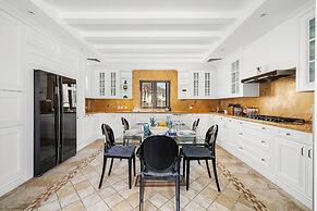 5BR M Private Villa Direct Beach Access