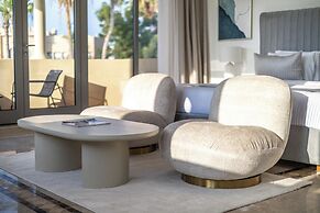 5BR M Private Villa Direct Beach Access