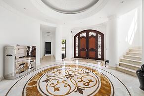 5BR M Private Villa Direct Beach Access