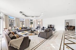 5BR M Private Villa Direct Beach Access