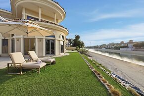 5BR M Private Villa Direct Beach Access