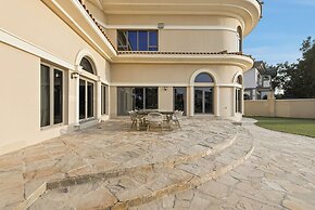 5BR M Private Villa Direct Beach Access