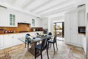 5BR M Private Villa Direct Beach Access