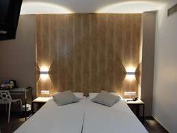 HOTEL MEDICIS