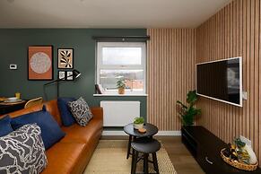 Benjamin Suite Modern 3BR Apartment