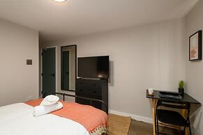 Benjamin Suite Modern 3BR Apartment