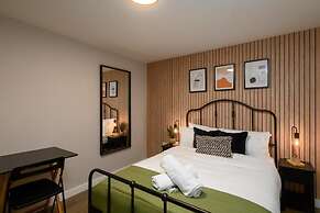 Benjamin Suite Modern 3BR Apartment