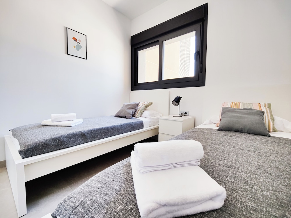Sunset Cliffs Apartments Tower 1