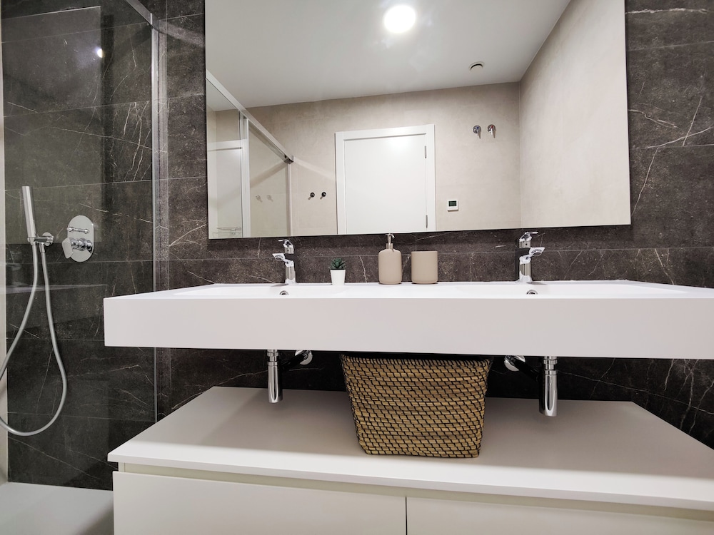 Sunset Cliffs Apartments Tower 1