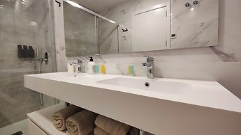Sunset Cliffs Apartments Tower 1