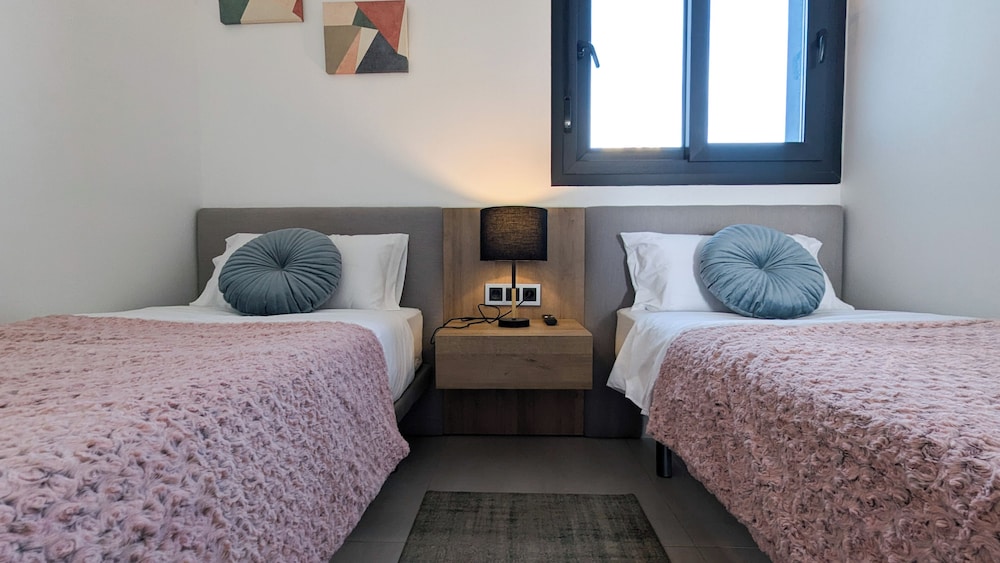 Sunset Waves Apartments Tower 1