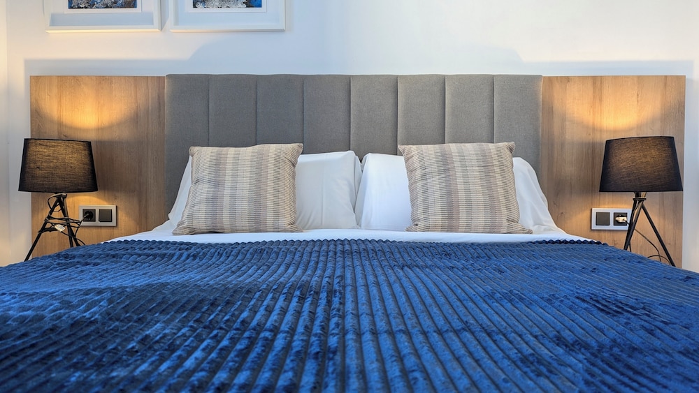 Sunset Waves Apartments Tower 1