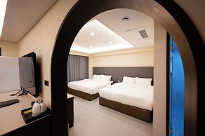 VAVANT TOURIST HOTEL