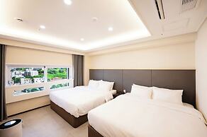 VAVANT TOURIST HOTEL