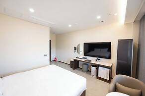 VAVANT TOURIST HOTEL