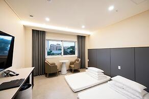 VAVANT TOURIST HOTEL