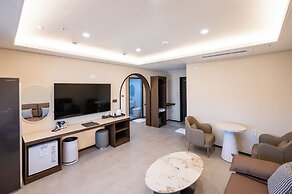 VAVANT TOURIST HOTEL