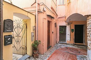 Saro House