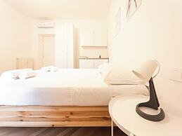 RRRapido Sant Ambrogio Suites and Rooms