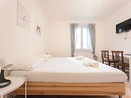 RRRapido Sant Ambrogio Suites and Rooms