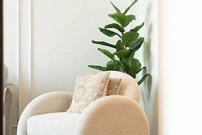 Chic 1BR Apartment - The Crest Dubai