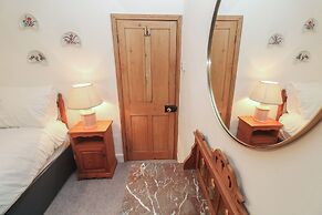 1 Rowes Cottages