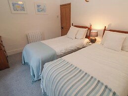 1 Rowes Cottages