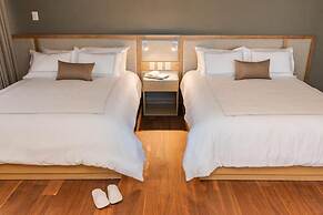 S22 Hotel & Suites