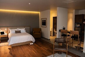 S22 Hotel & Suites