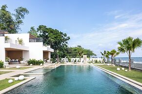 Bohemian Beachfront Apartments