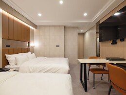 Urban Brown Hotel