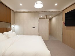 Urban Brown Hotel