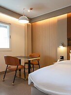 Urban Brown Hotel