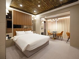 Urban Brown Hotel