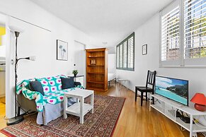 Convenient Studio in Trendy Inner-city Suburb