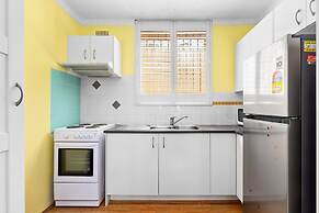 Convenient Studio in Trendy Inner-city Suburb