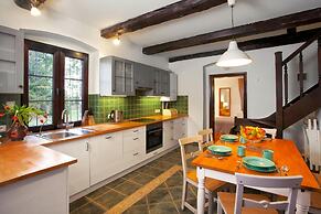 Spacious Holiday Home, Pool, Sauna, Whirlpool