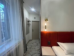 Naya Hotel